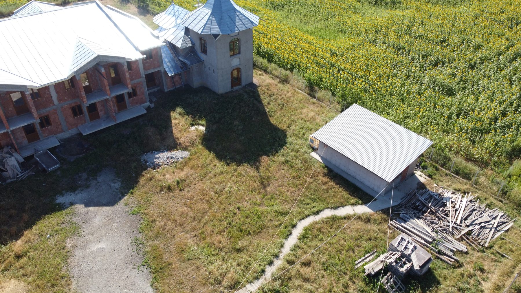 Tronsonul III, biserica și terenul din jur, vedere aeriană